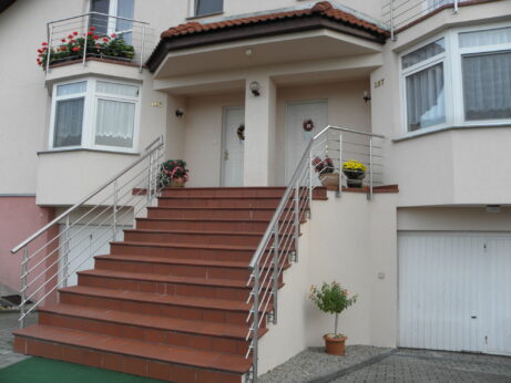 Reprezentativní vstupní schodiště, které neklouže