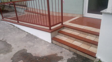 vstupní schodiště pro SVJ s vysokým stupněm protiskluzu