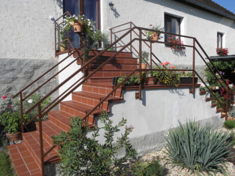 stylové vstupní schodiště s protiskluzem R12