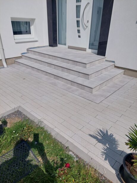 moderní keramické vstupní schodiště