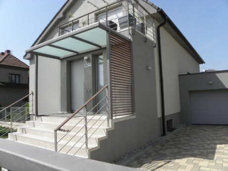 Bezpečná keramická dlažba na vstup do domu